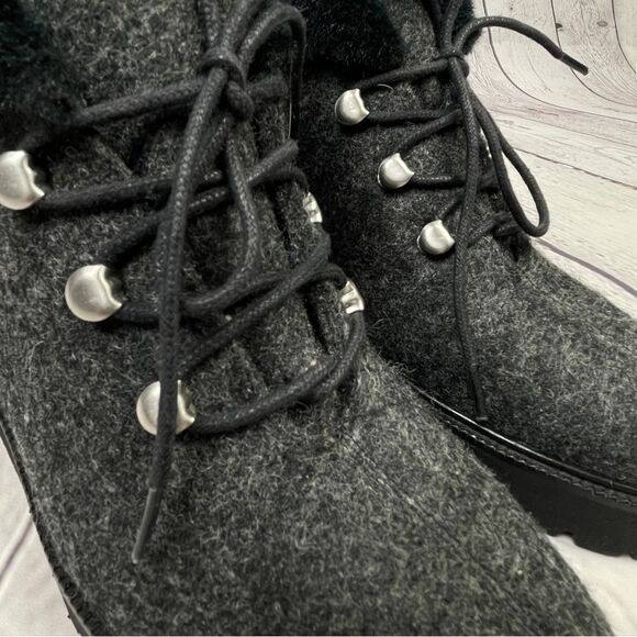 BETTYE MULLER gray felt wool & faux fur trim lace up ankle boots NWOT, size 7 - Picture 6 of 11